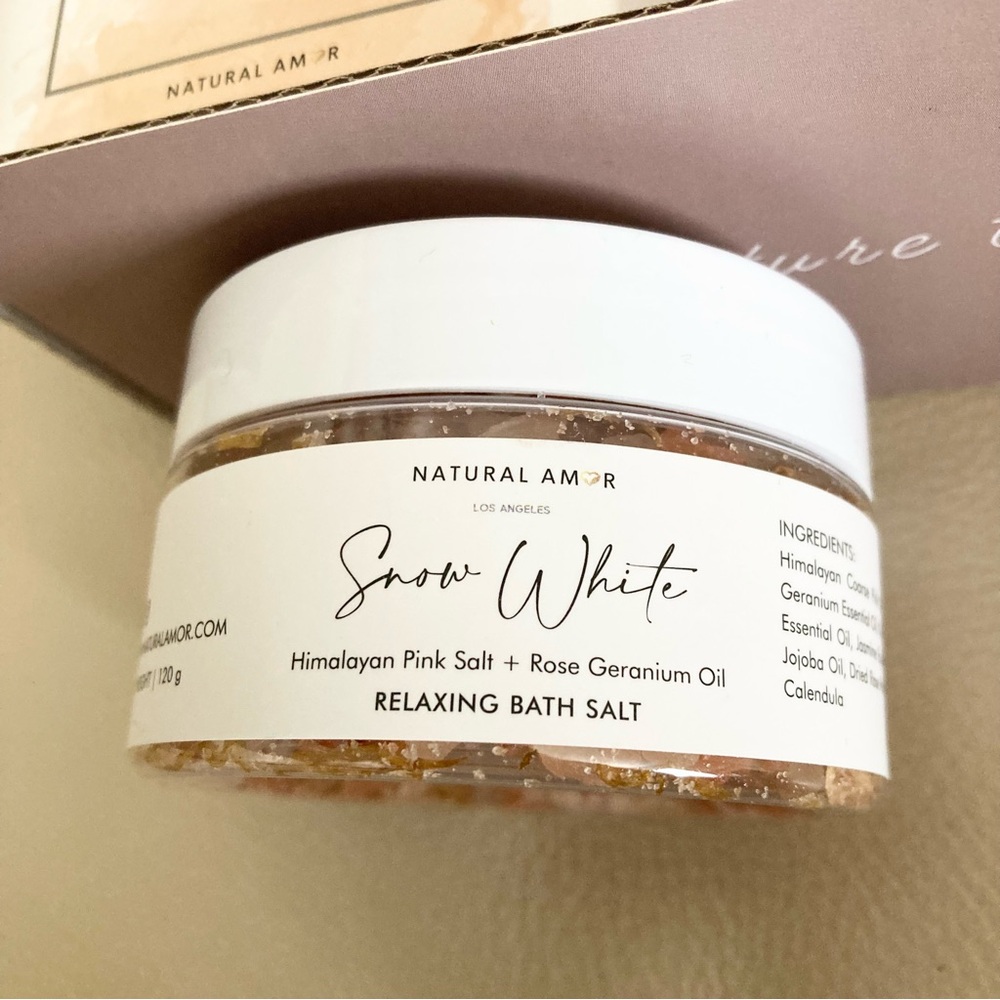 Natural Amor Bath & Spa Gift Box Set; Candle, Mask, Bath Salt, Soap, Eye Mask - Picture 4 of 11